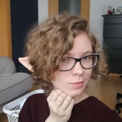 Hair and Makeup artist, cosplayer and weird mess of a Person, also DnD  - she/her - Level 26 -
commissions open