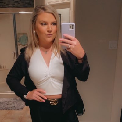 Hperdue15's profile picture. teacher🍎