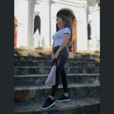 Katheoje's profile picture. Vive la vida, como si cada día fuera un milagro