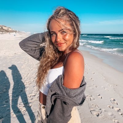 emmawilliamss18's profile picture. 🦋🦋🦋🦋