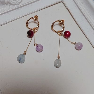 パワーストーンのアクセサリーをメインに作ってますが、興味のあるものは作ってみる精神です。
パワーストーン以外では和紙ビーズアクセサリーです。
PBアカデミーで天然石アクセサリー認定講師になりました❗️