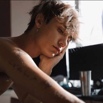 Jadenhossler6's profile picture. 𝒜𝓃ℊℯ𝓁𝓈&𝒟ℯ𝓂ℴ𝓃𝓈 5/19