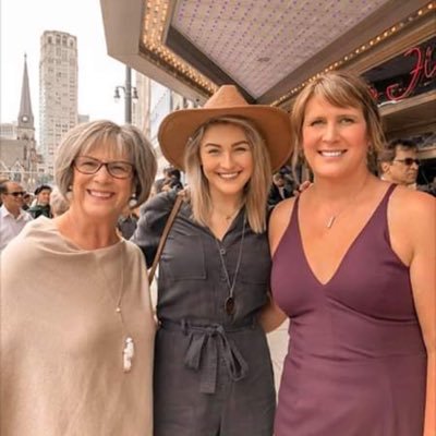 LouiseMB67's profile picture. Political junkie , wife, Mom, and Gege 🤷‍♀️. unapologetic liberal 💙.