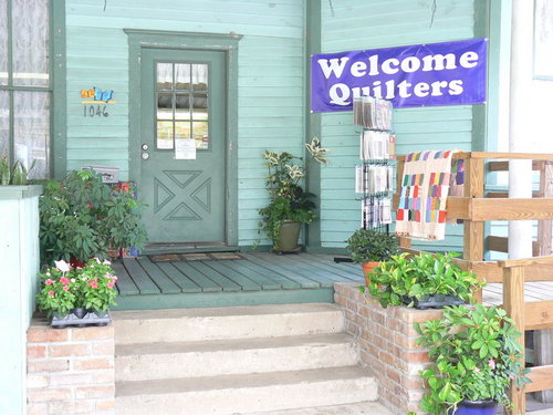 Quaint and friendly quilt shop, carrying awesome selection of 100% cotton fabrics. Fabric for every mood! Call us at 713-861-7743. We ship all over!