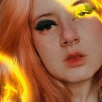 Popka_Pirozhka's profile picture. коллекционирую винил/мангу, играю, делаю маски для инсты, очень редко рисую