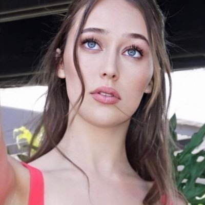 Actress. Fear the Walking Dead. Flowers, squids, and space. | Not @DebnamCarey