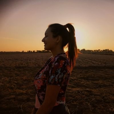 AlexandraIracem's profile picture. Comunicadora Social. Amante del café, los libros y del chocolate 🍫.