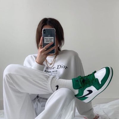 elizahess77's profile picture. 