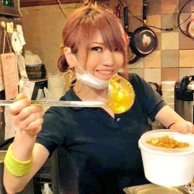 カレー料理人🍛spicy curry 魯珈～ろか～の店主です。
ハウス食品『芳醇チキンカレー』監修中。
YouTube『情熱大陸』https://t.co/LunRZ6ahr9出演中。著書『魯珈のスパイスカレー本』(晋遊舎)
店アカ→https://t.co/s5JGZHFfq9