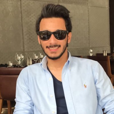 لاعب تنس أرضي ، مُوظف في شركة أرامكو السعودية '