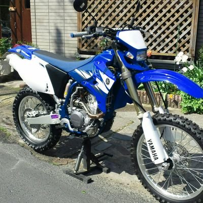 WR250Fで島根県の山走ってます。中学三年生の時エルシノアに乗って以来オフロードにはまってます。還暦前にKX112を増車。