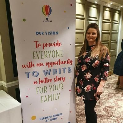 I'm Sarah an independent Usborne organiser and team leader.
I can help you find the perfect book, help you get free books for your school or join my team 💜