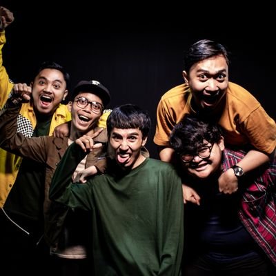 A band of five buddy from Jakarta Alternate PopPunk since 2010.
For Booking or Business inquiry:
☎️ : +62 813-8574-4161(Raka)
📧 : standbymetv4@gmail.com