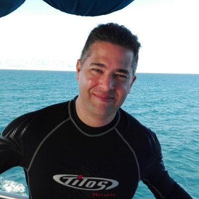 Fan de los buenos momentos, el buceo, la tecnología y del ROJO!!!