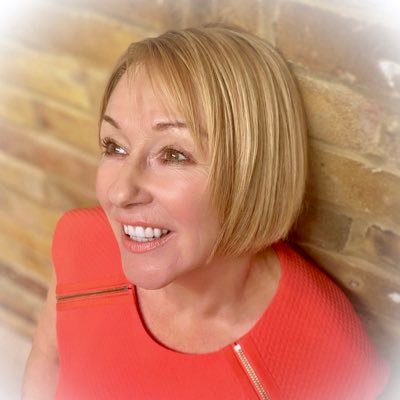 Blogger, Photographer, living in Cornwall. National Trust member and long time commuter to London; now a business owner. I don’t sit on the fence 😃