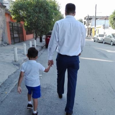 100%regio y rayado soy Géminis: ¿Apasionado? ¿Qué me gusta? La variedad. ¿Qué odio? La monotonía, el silencio y el aburrimiento.”