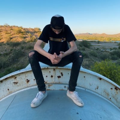 Young, Dumb and Broken🖤💔                   Snowboarder 🏂