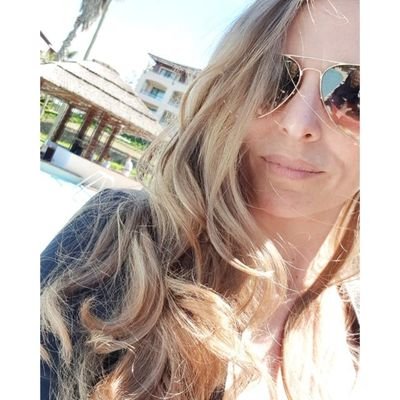 AndreaValpuesta's profile picture. Relaciones Institucionales en Federada Salud/ Fan de mi profesión/Una marplatense en Rosario/Mamá de 3/ Surfeando la ola siempre.