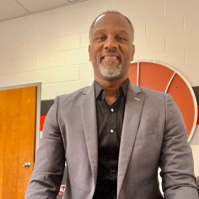 Graduate UNC, NBA vet (Lakers, 76ers, Hornets), UNC hoops #Tarheels, Former Coach #CAU 🏀 Co-founder nonprofit @hbcuheroes insta: @georgelynchcoach