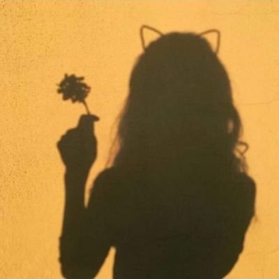 - مو أنا الي أتعُوض بغيري ما أشبه جديدك ولا قديمك وأراهنكِ.
