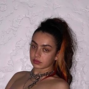 foreheadbeebox7's profile picture. hi