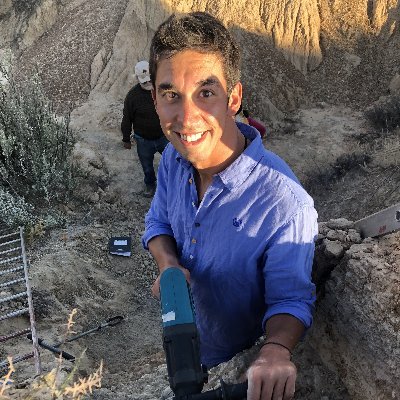 Archaeologist 🇮🇹🇪🇺 | RyC Researcher @CENIEH 🇪🇸 | PI @PEOPLE_ERC_StG | Southern African Stone Age 🇿🇦🇱🇸 | Microarchaeology ⛏️🔬 | Carbonate chemistry ⚗️