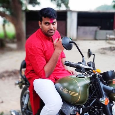 मैं उस दौर का हूँ , जब लोग रौशनी और चमक दमक के पीछे भागने की बजाय उम्मीद की लौ जलाये रखते थे !!!