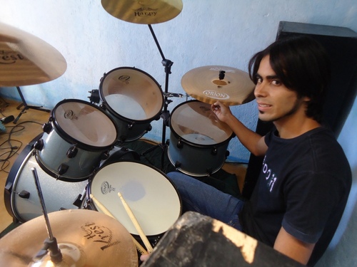 https://t.co/JiBBbzZ67y MSN, andersondrummer@hotmail.com  . meu video https://t.co/oDPeOBuej7