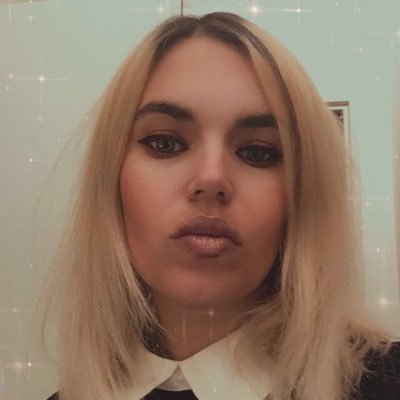 gestionnaire de paie et blogger. mes tweets n’engagent que moi. féministe, environnementale, politique et un peu beaucoup fashionnista 🌺