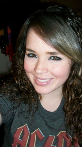 GrrlOnFireball's profile picture. This girl is strange but special.