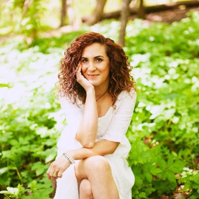 Intuitive Coach, Healer, & Kundalini Yoga Teacher. I empower you to heal to awaken to the beauty of life and see magic in everything!