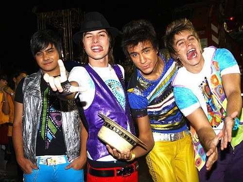 Fã Clube dedicado para a Banda Restart os nossos babys,Os meninos são seus Babys então segue ?,se for FC da Restart eu sigo de volta *-*