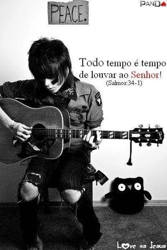 Louvai-O com instrumentos de cordas, louvai-O com símbolos sonoros, louvai-O com a sua voz, com um som de um verdadeiro adorador, louvai ao Senhor !
