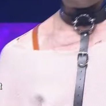 a glimpse of han seungwoo's flawless bra straps