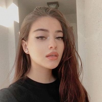 she's the star and she's shining but only in my eyes