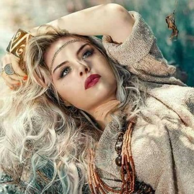و لقد ألقيت على الدنيا سلاما ... فرد صهيل الروح أن اتبع نورا