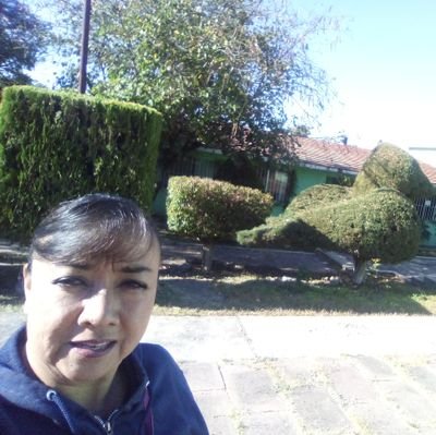 Soy una persona alegre, dispuesta a defender mis ideales y a mi familia.