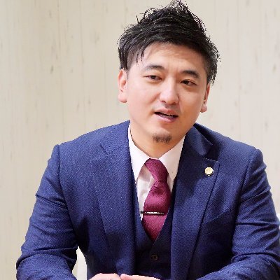 弁護士法人かなめ副代表弁護士/中小企業診断士//27才弁護士2年目で独立/介護保育事業特化弁護士/(多分)日本で一番福祉事業者からの相談対応をしている弁護士/(多分)日本で一番福祉事業者の行政対応をしている弁護士/得意技クイックレスポンス/目標:五郎丸元選手にフォロー(=公式そっくりさんに認定されること)