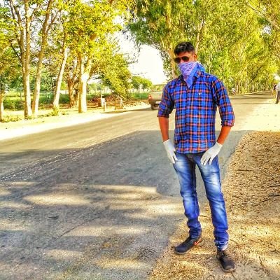 உன்னை குறை கூறும் பலருக்கு உத்தமனாக வாழ்வதைவிட, உன்னை நம்பும் சிலருக்கு நல்லவனாய் இரு..!