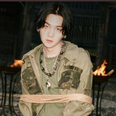 SimpMulti's profile picture. 19.just for fun 📒