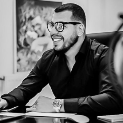Brahim BOUDJOURAF, un chef d’entreprise qui connaît la musique. Cet entrepreneur mélomane et ambitieux accumule les succès et les collaborations.