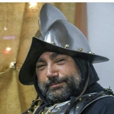 Arquitecto Técnico e
Ingeniero de Edificación.
Master en PRL. Orgulloso español
autor de libros sobre buques de la Armada para minorías.
Audere est facere 🇪🇦