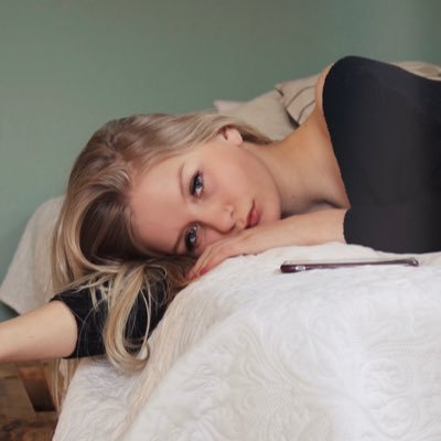 samylybe's profile picture. 19 and glowing