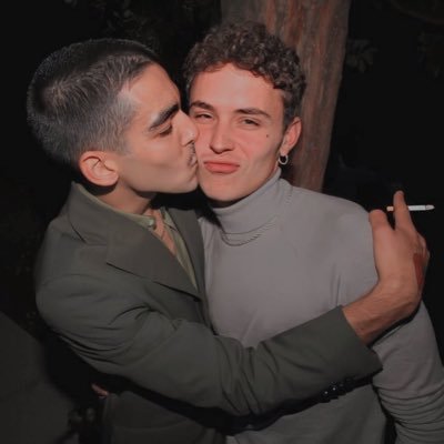 si me sigues, yo también lo haré ♡ Prometido Omander & Emiliaco🌌