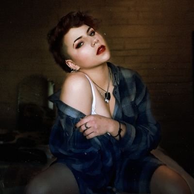 YcPrisci's profile picture. 𝘚𝘪𝘯𝘨𝘦𝘳🎙
Uio📍
𝘮𝘶𝘴𝘪𝘤𝘪𝘢𝘯 🎼
𝖕𝖍𝖔𝖙𝖔𝖌𝖗𝖆𝖕𝖍𝖞
𝐢𝐧𝐬𝐭𝐚𝐠𝐫𝐚𝐦: @𝐩𝐫𝐢𝐬𝐜𝐢𝐲𝐜