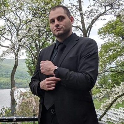 Robert Smith | Professional Wrestling School Owner | Fantasy Sports Podcaster | Passionate about fitness, traveling, and food.