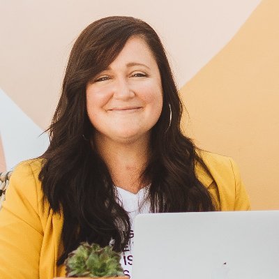 Life coach and courageous soul helping women dig deep to find their purpose and design the life and space they love. Your greatest dreams can be your reality!!