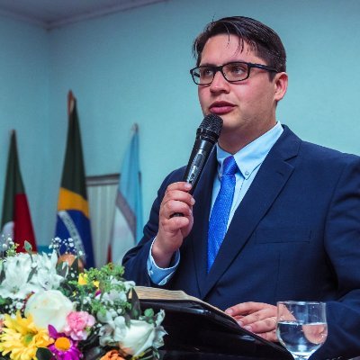 Sou um pastor evangélico que ama o  que faz