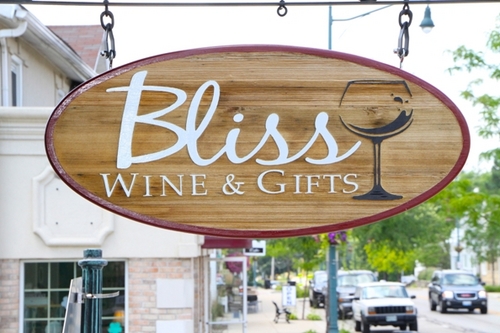 Wine Tasting | Micro Beer | Good Eats | Entertainment | Gift Shop | FUN hangout in Wauconda. http://t.co/hy86Ikq1LI