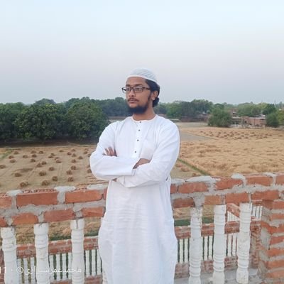 شوق پرواز کا رکھتے ہو تو شاہین بنو، یوں تو کوے بھی فضاؤں میں اُڑا کرتے ہیں۔
